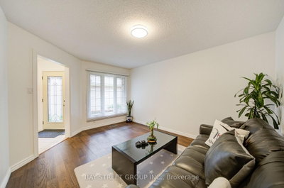 10 Hemingford Place • Whitby, ON photo 8