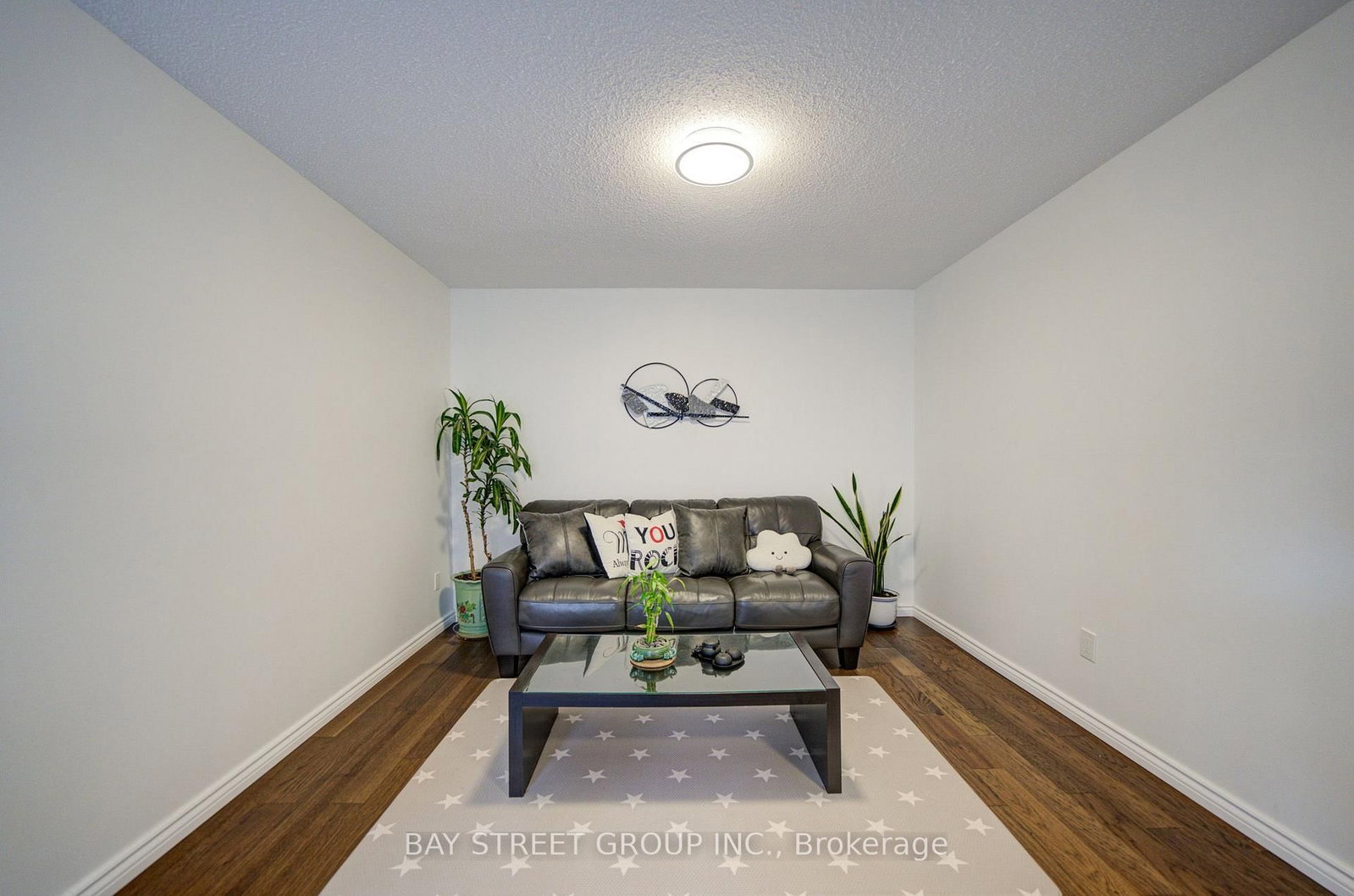 10 Hemingford Place • Whitby, ON photo 9