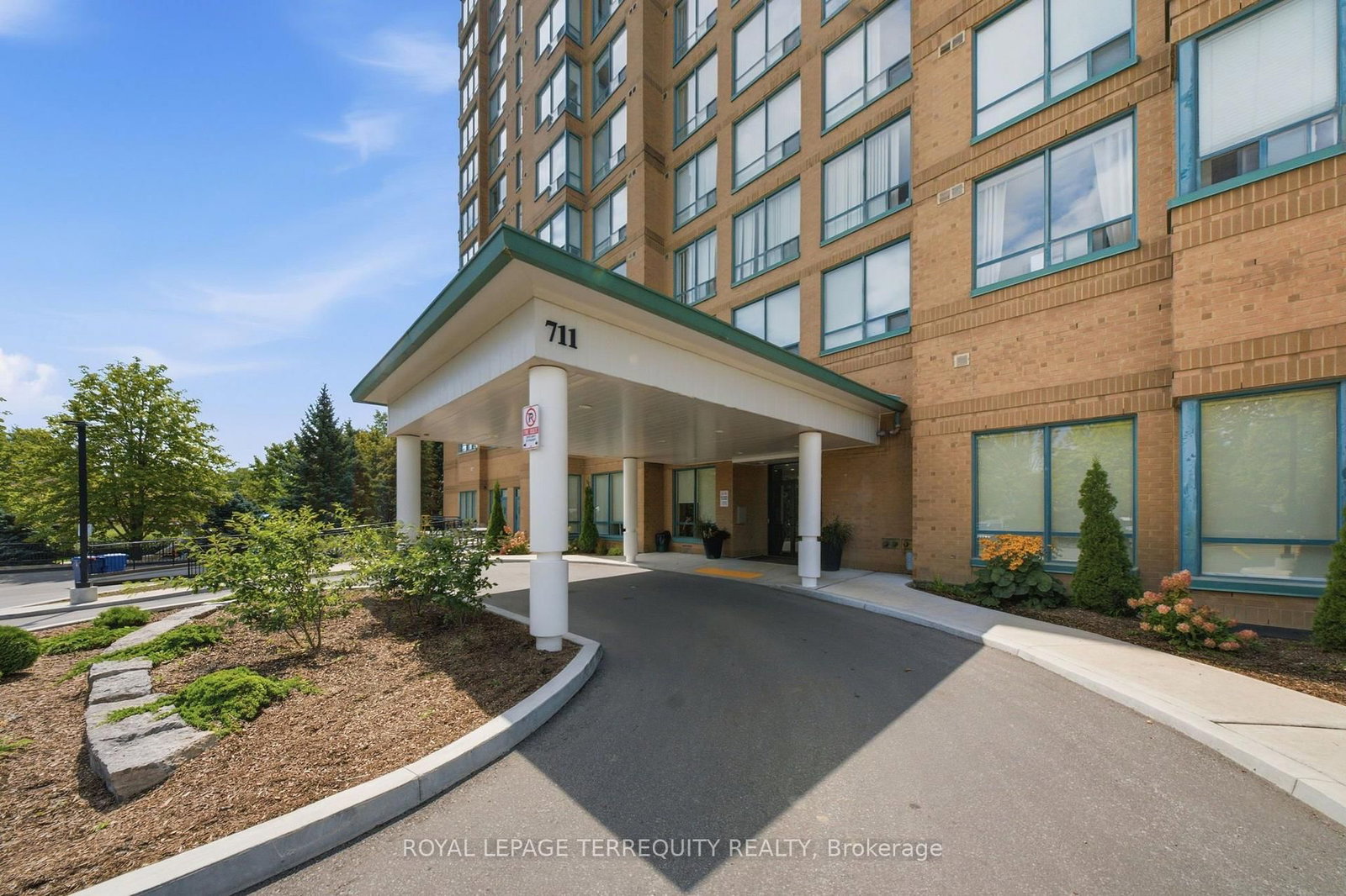 711 Rossland Road E • #606 • Whitby, ON photo 2