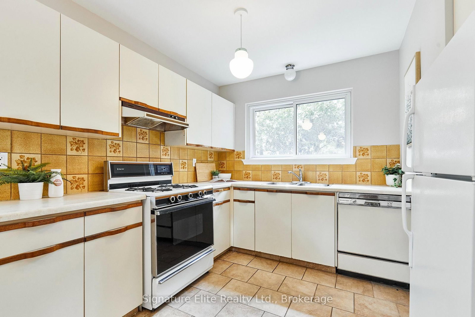7 Lyncroft Drive • Toronto, ON photo 20