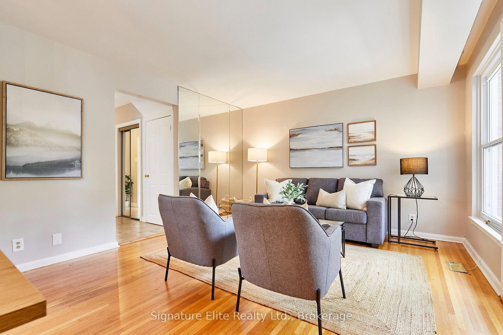 7 Lyncroft Drive • Toronto, ON photo 6