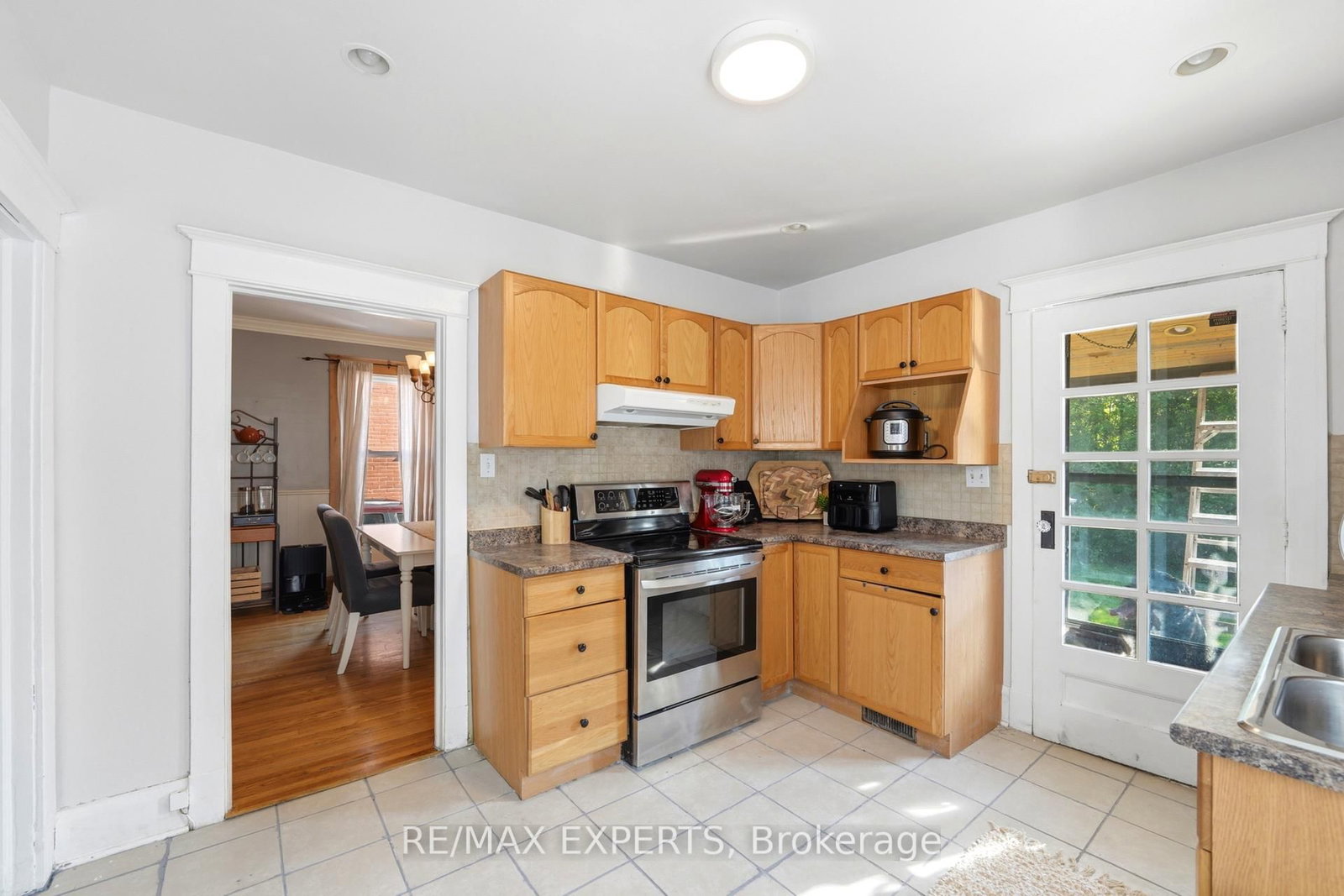 18 Rowe Street • Oshawa, ON photo 13