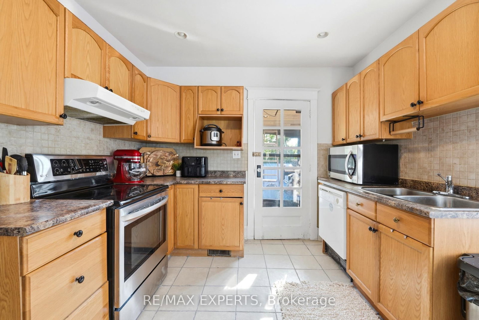 18 Rowe Street • Oshawa, ON photo 15