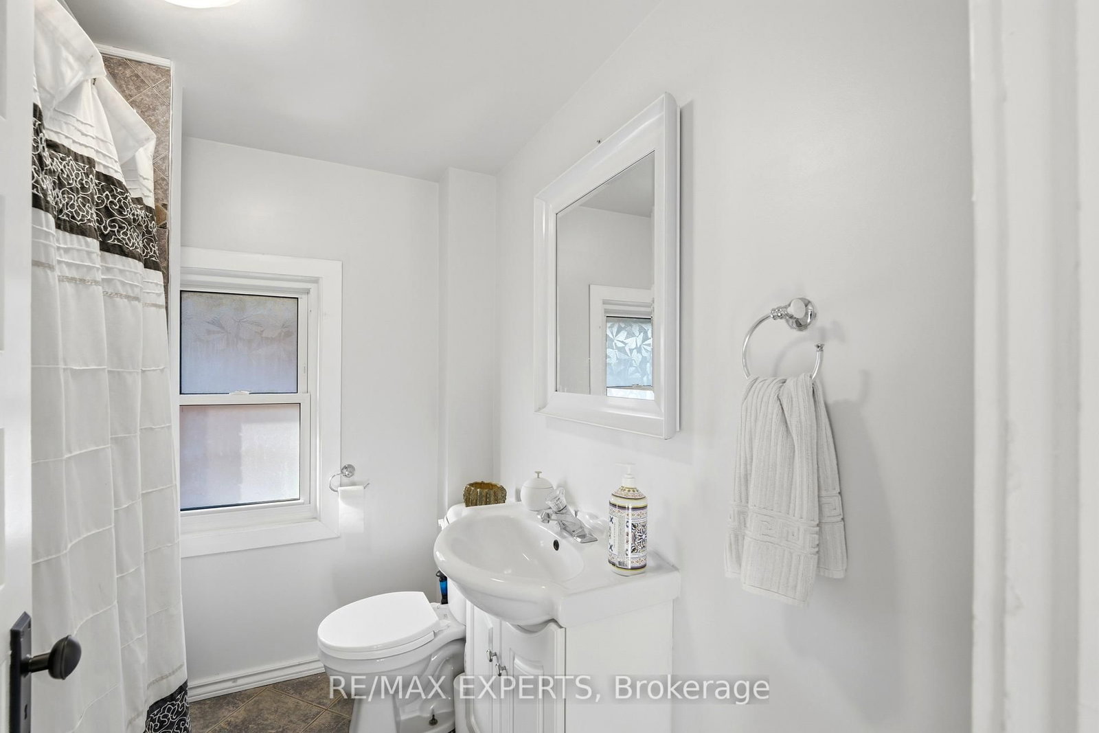 18 Rowe Street • Oshawa, ON photo 24