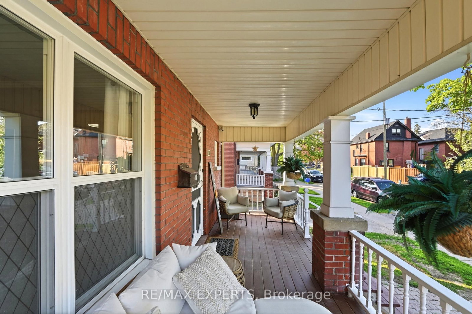 18 Rowe Street • Oshawa, ON photo 6