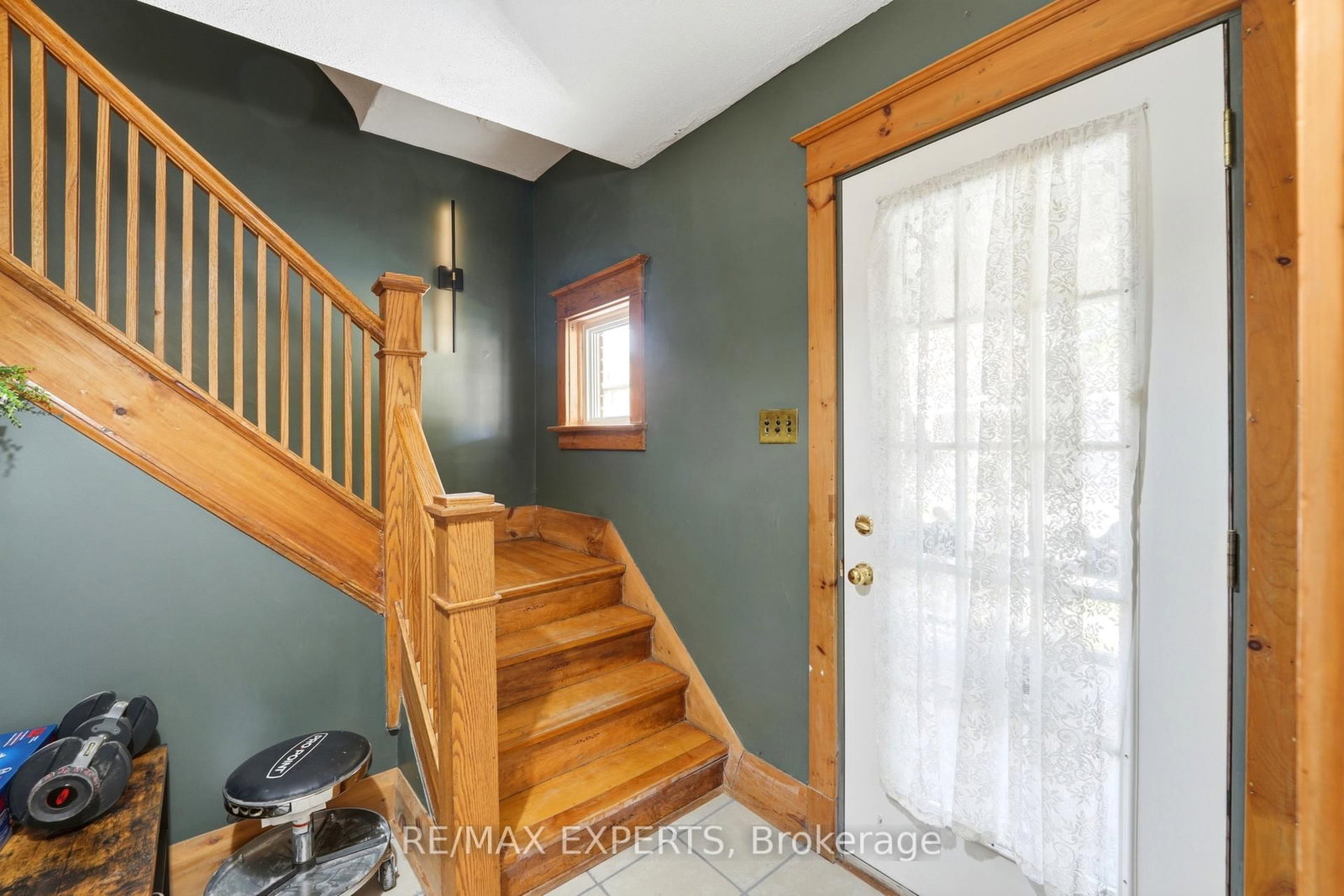 18 Rowe Street • Oshawa, ON photo 8