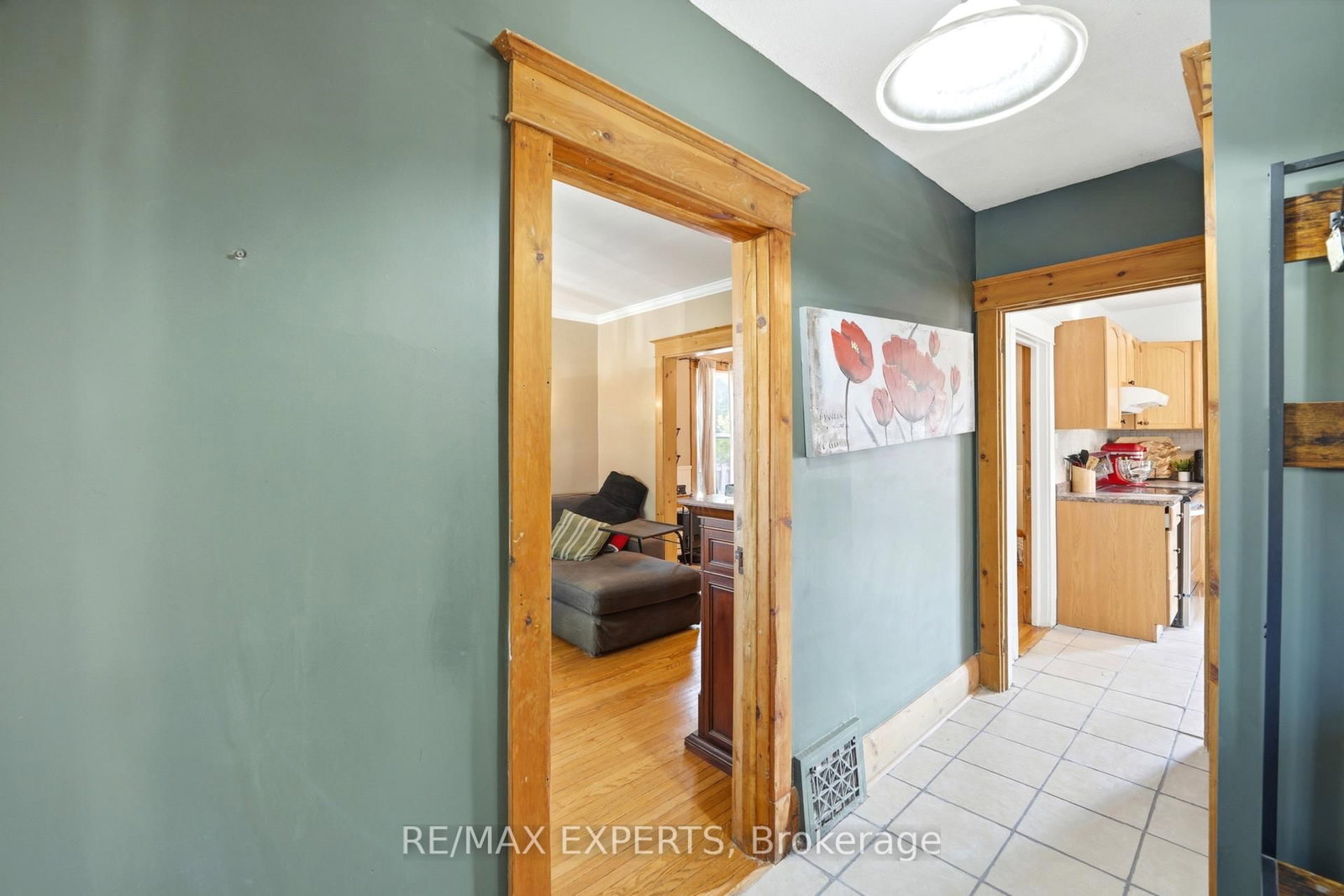 18 Rowe Street • Oshawa, ON photo 9