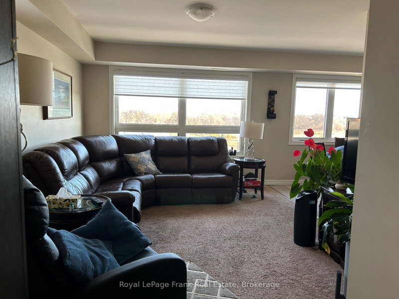 3 - 1418 Simcoe Street S