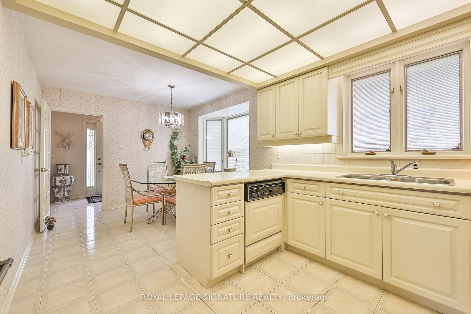 14 Logstone Crescent • Toronto, ON photo 12