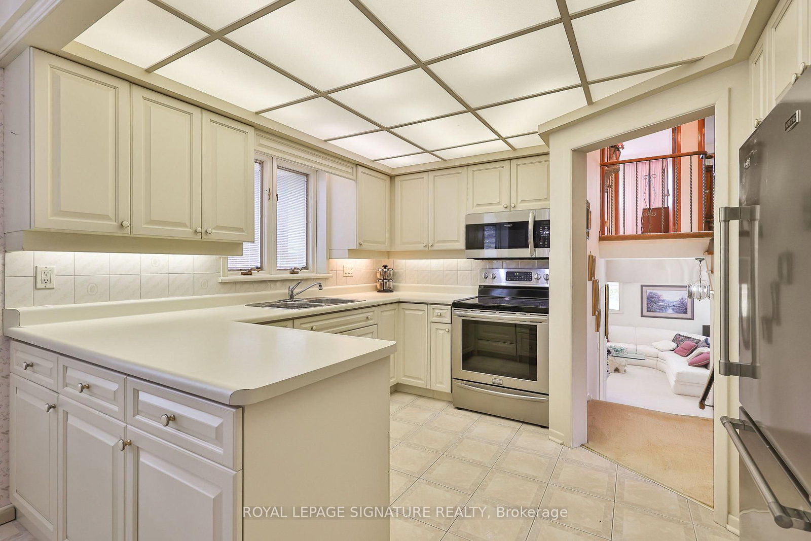 14 Logstone Crescent • Toronto, ON photo 14