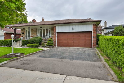 14 Logstone Crescent • Toronto, ON photo 4