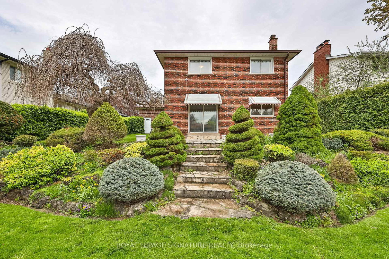 14 Logstone Crescent • Toronto, ON photo 2