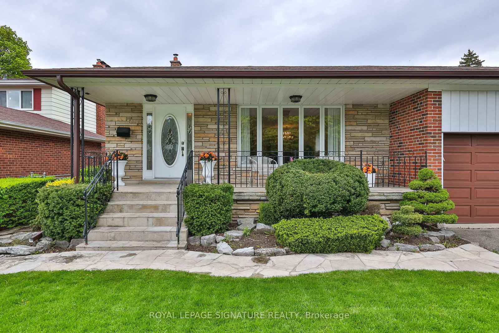 14 Logstone Crescent • Toronto, ON photo 5