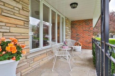 14 Logstone Crescent • Toronto, ON photo 6