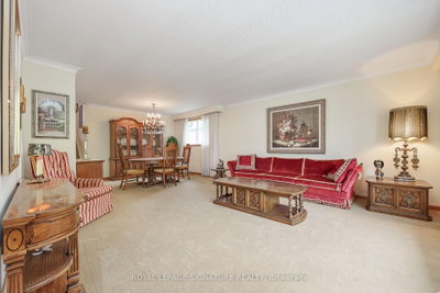14 Logstone Crescent • Toronto, ON photo 8
