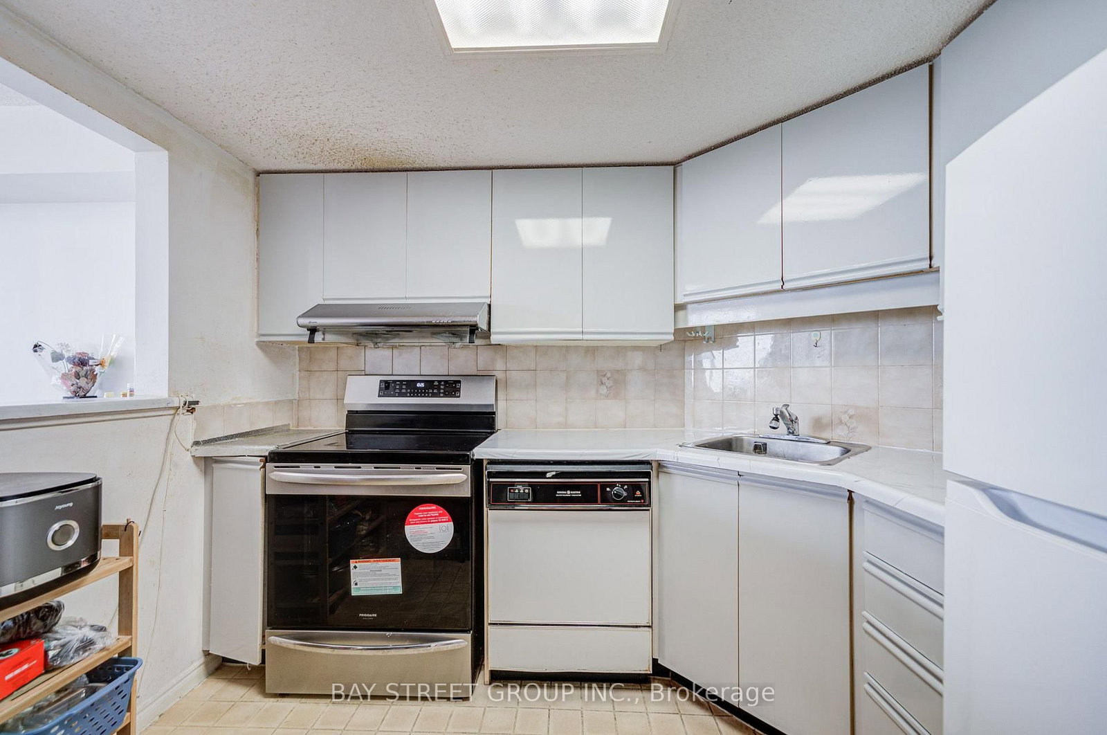 160 alton towers Circle • #1607 • Toronto, ON photo 11