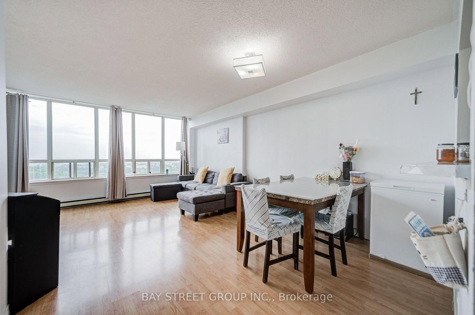 160 alton towers Circle • #1607 • Toronto, ON photo 14
