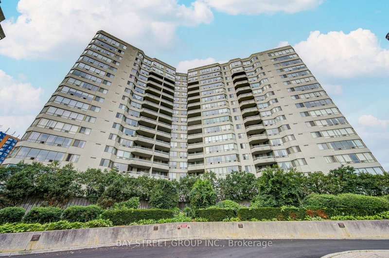 1607 - 160 alton towers Circle