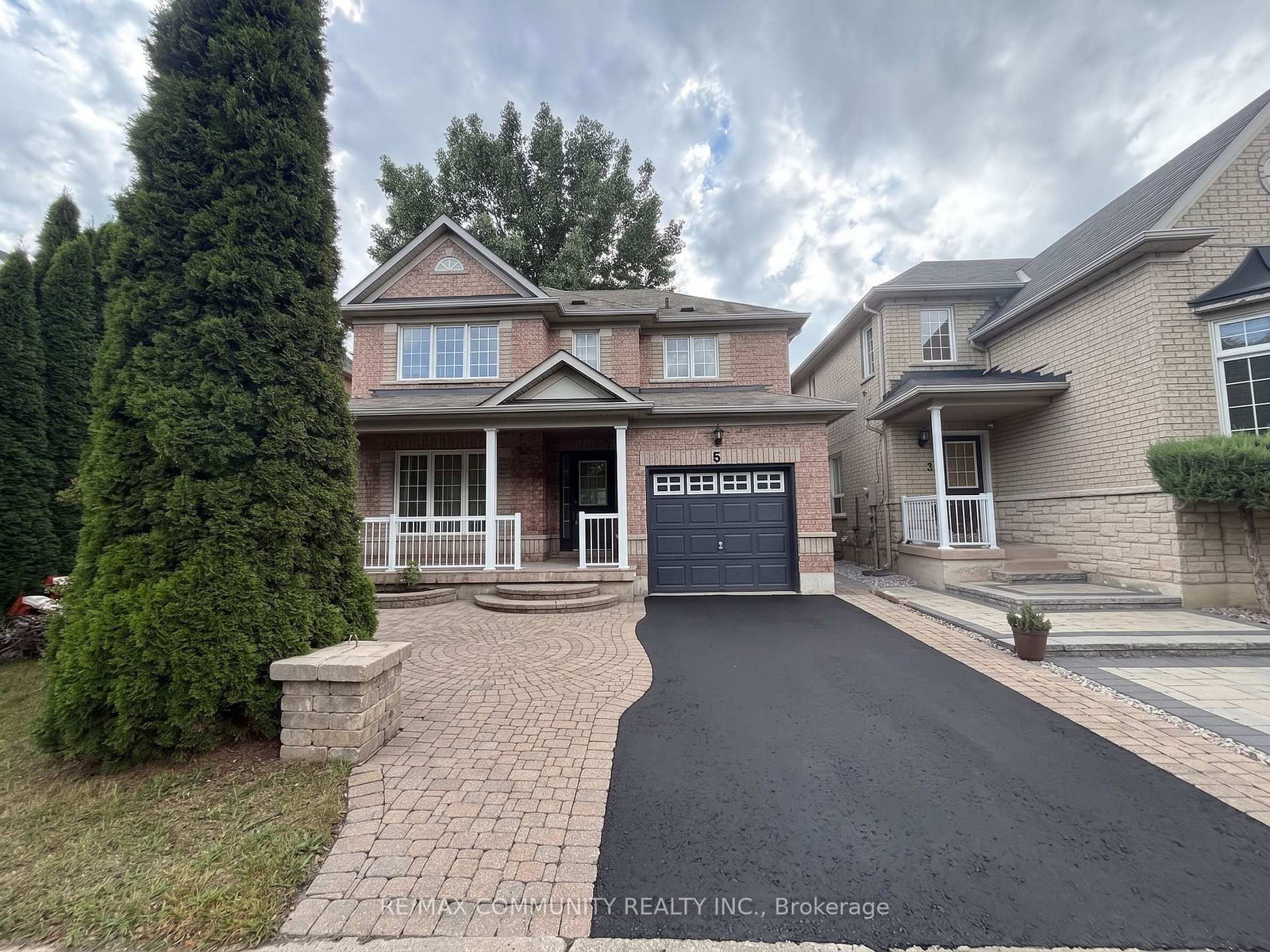 Property at 5 Canoe