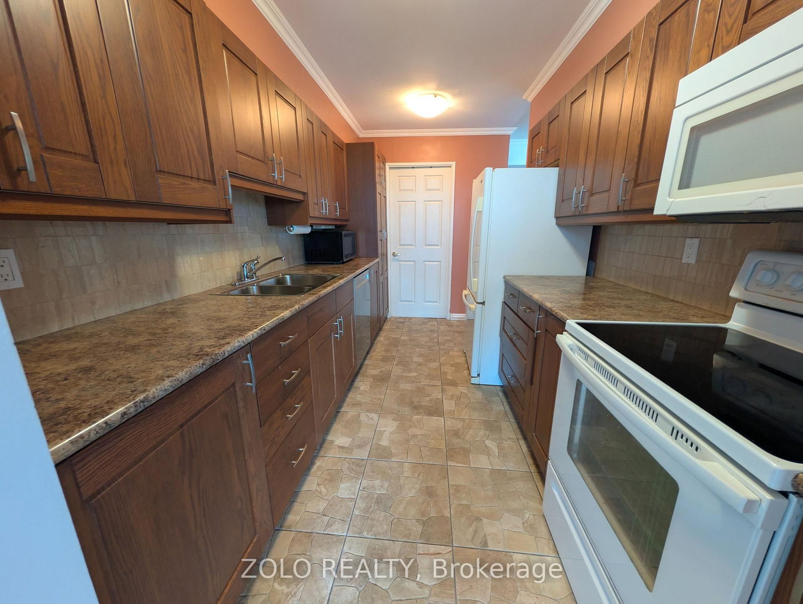 3233 Eglinton Avenue E • #805 • Toronto, ON photo 9