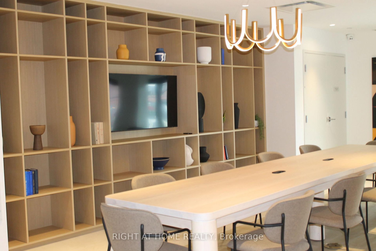 201 BROCK Street S • #211 • Whitby, ON photo 27