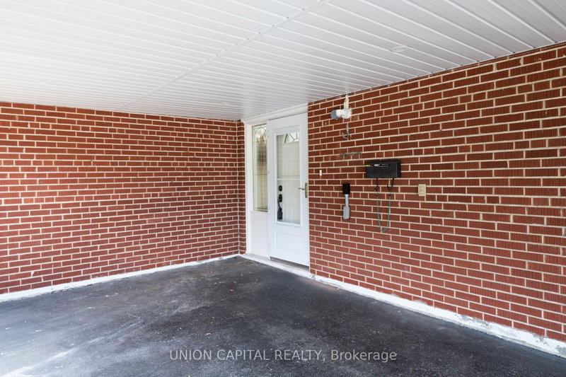 8 Baybrook Crescent