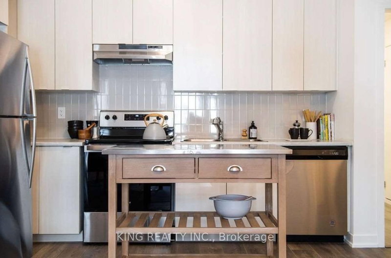 411 - 1525 Kingston Road W