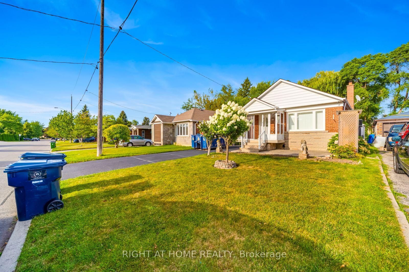 19 Martorino Drive • Toronto, ON photo 2