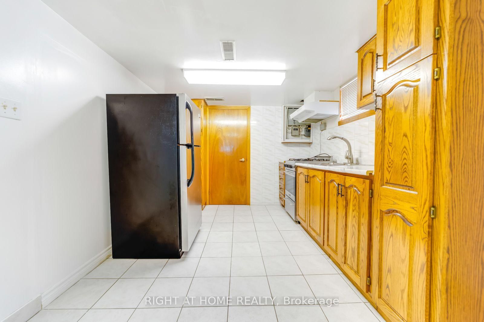 19 Martorino Drive • Toronto, ON photo 22