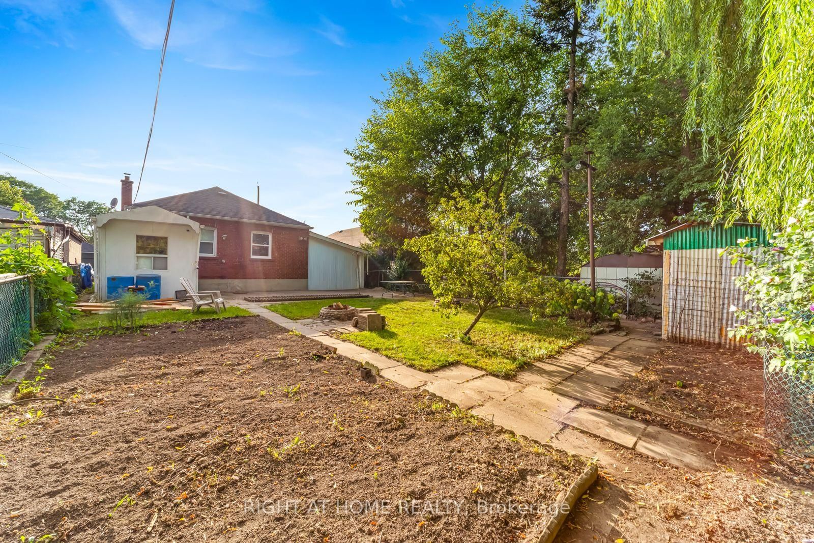 19 Martorino Drive • Toronto, ON photo 33
