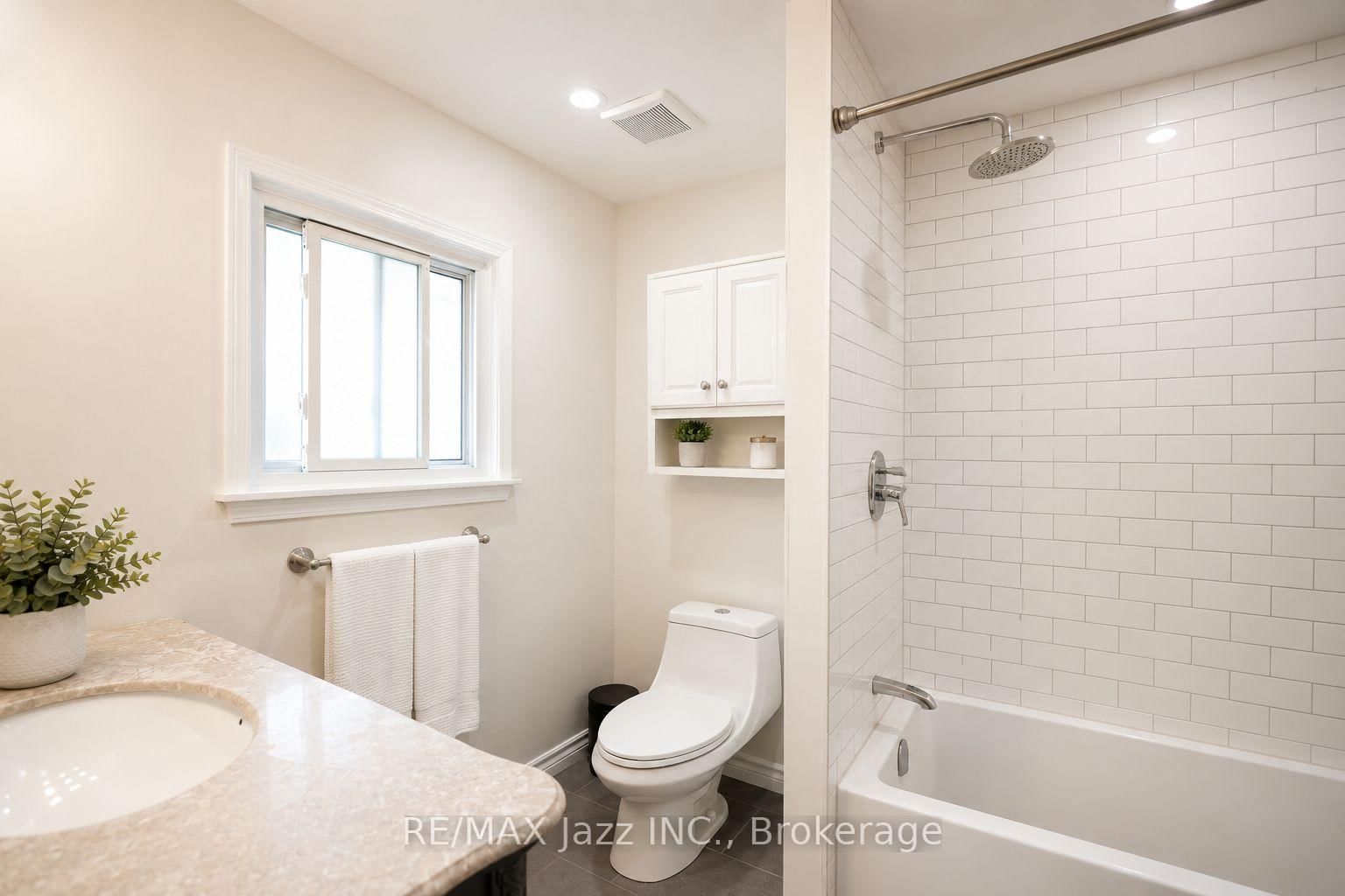 304 Annes Street • Whitby, ON photo 13