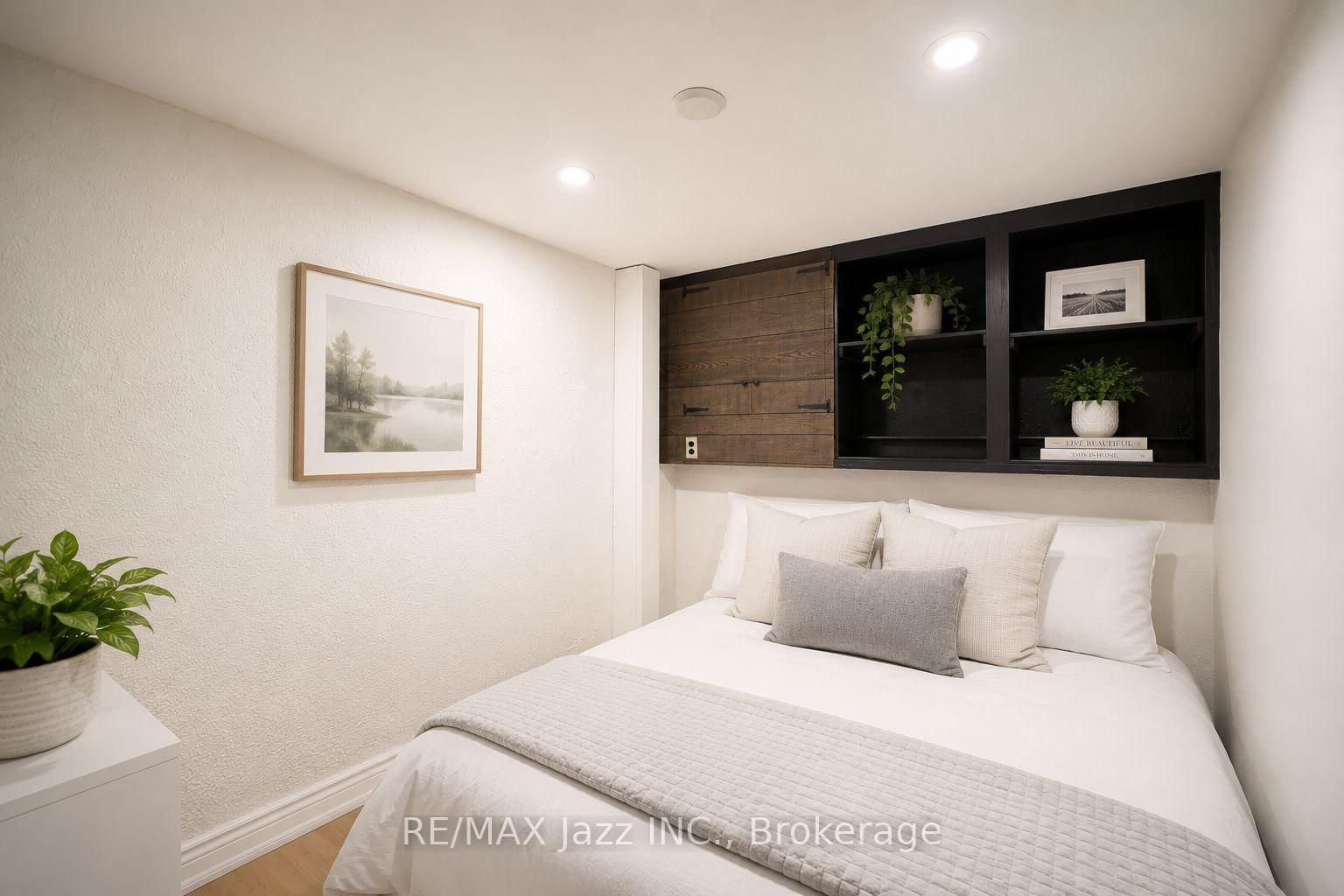 304 Annes Street • Whitby, ON photo 15
