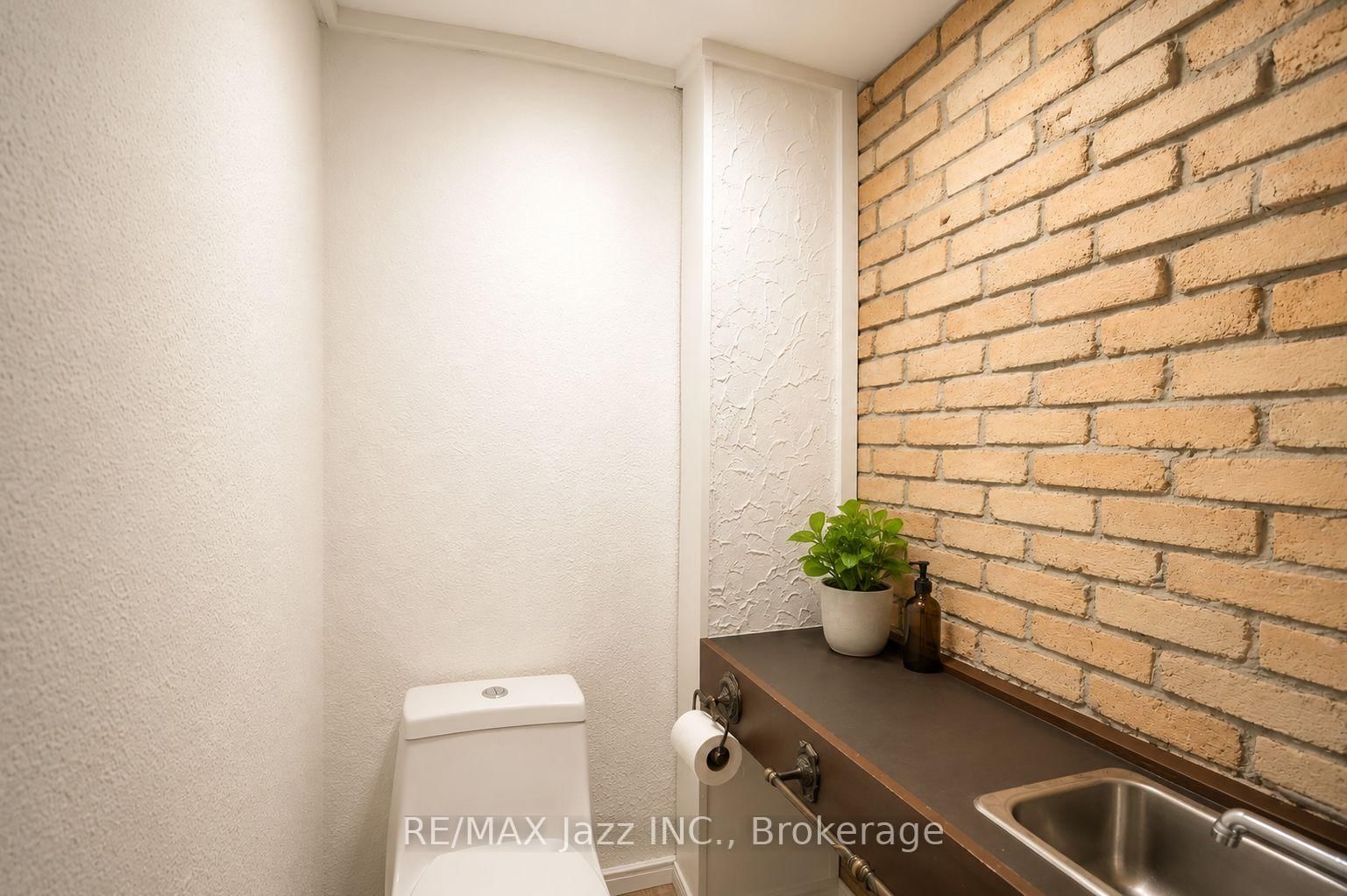 304 Annes Street • Whitby, ON photo 16