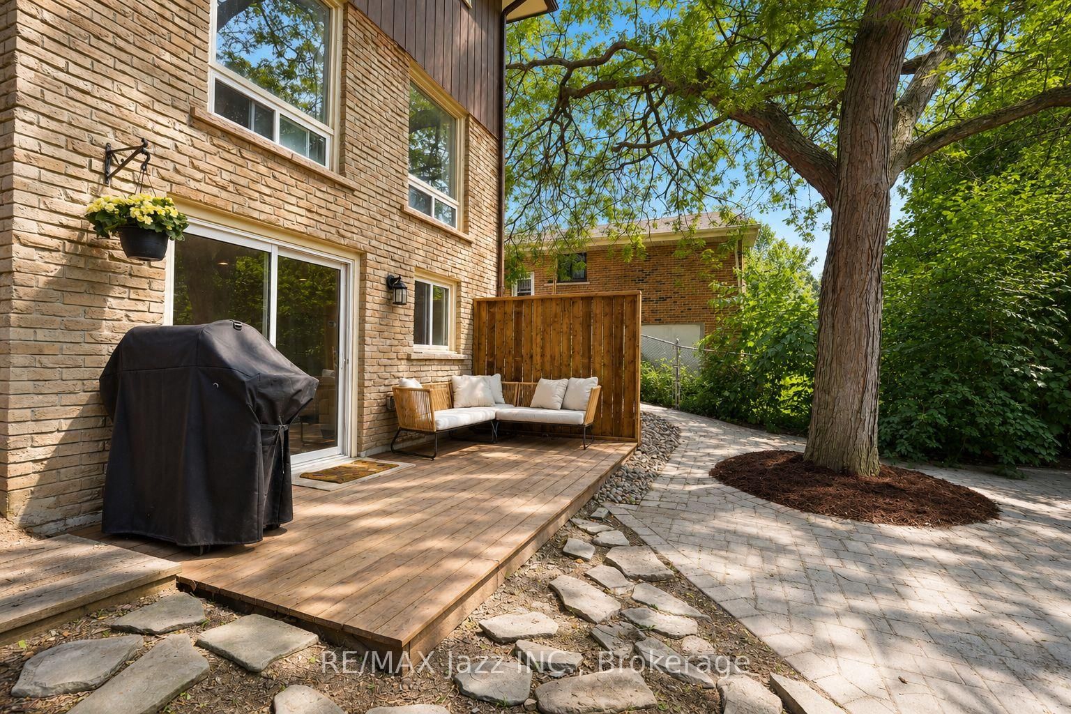 304 Annes Street • Whitby, ON photo 17