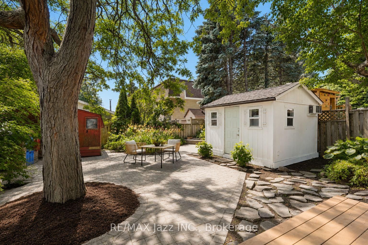 304 Annes Street • Whitby, ON photo 18