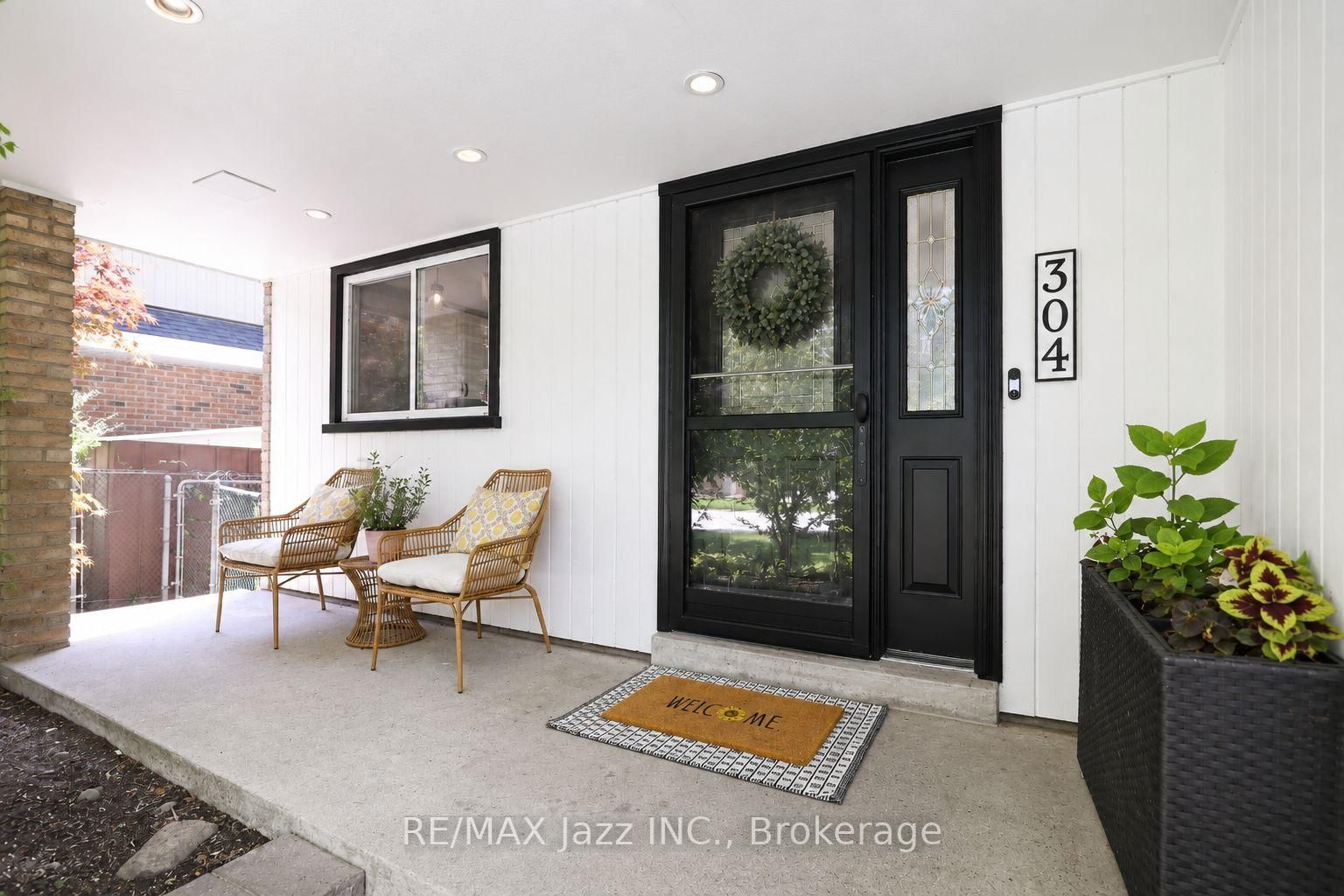 304 Annes Street • Whitby, ON photo 2