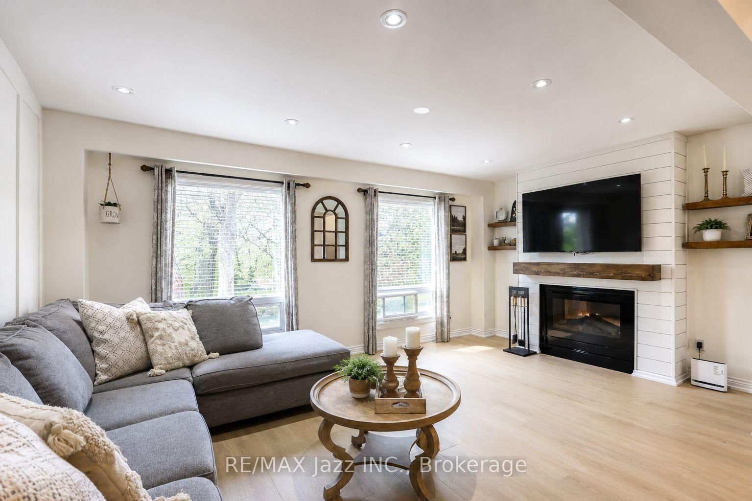 304 Annes Street • Whitby, ON photo 6