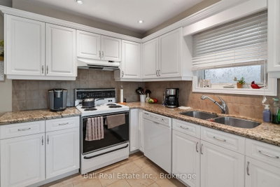 1517 Silver Spruce Drive • Pickering, ON photo 8