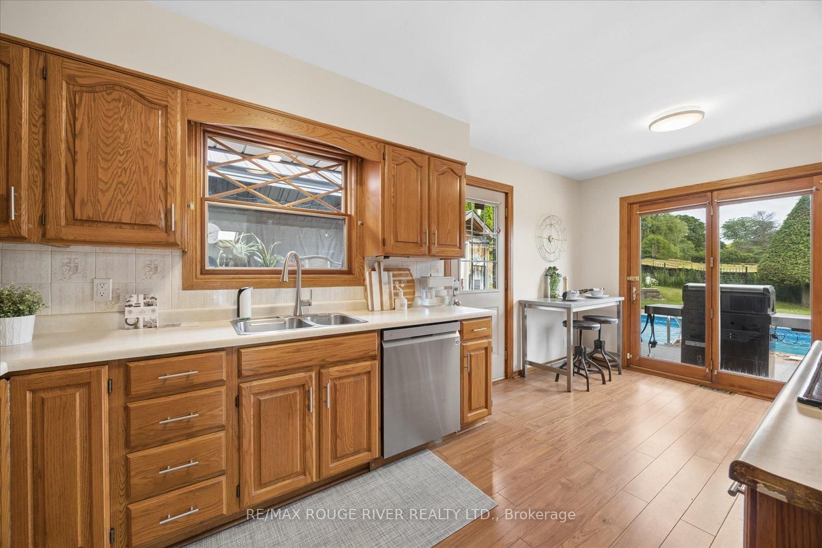 881 Swiss Heights Drive • Oshawa, ON photo 10