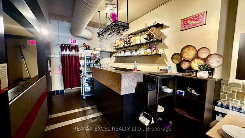 471 Danforth Ave photo 5