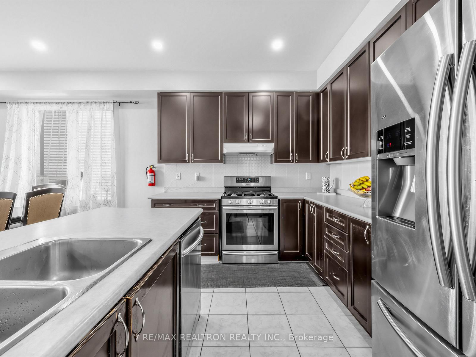 2571 Kentucky Derby Way • Oshawa, ON photo 12