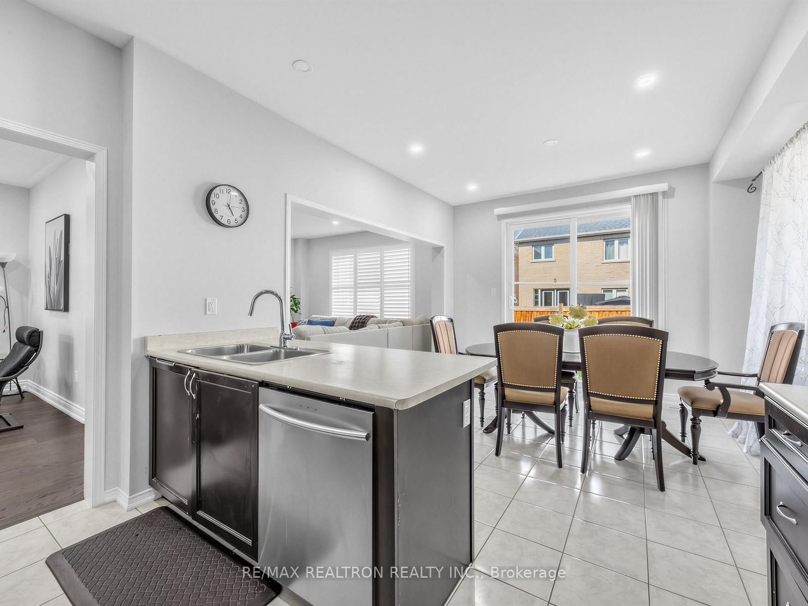 2571 Kentucky Derby Way • Oshawa, ON photo 13