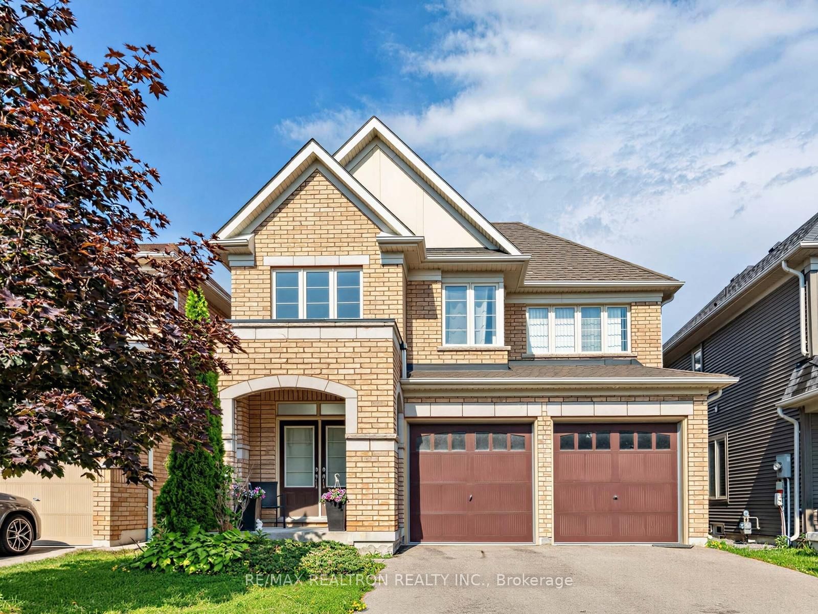 2571 Kentucky Derby Way • Oshawa, ON photo 2