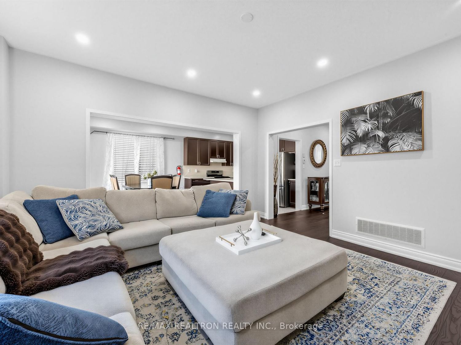 2571 Kentucky Derby Way • Oshawa, ON photo 6