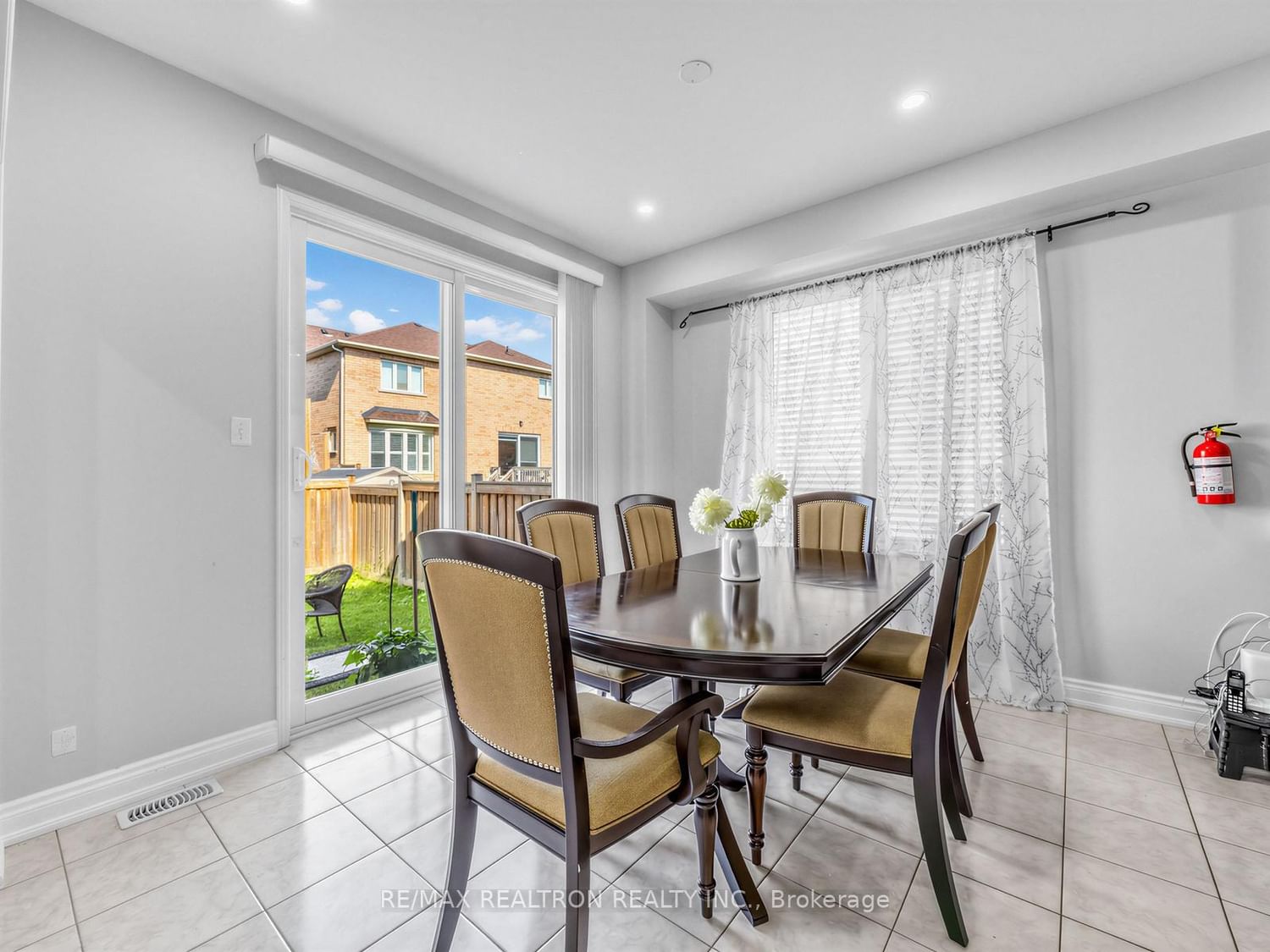2571 Kentucky Derby Way • Oshawa, ON photo 8