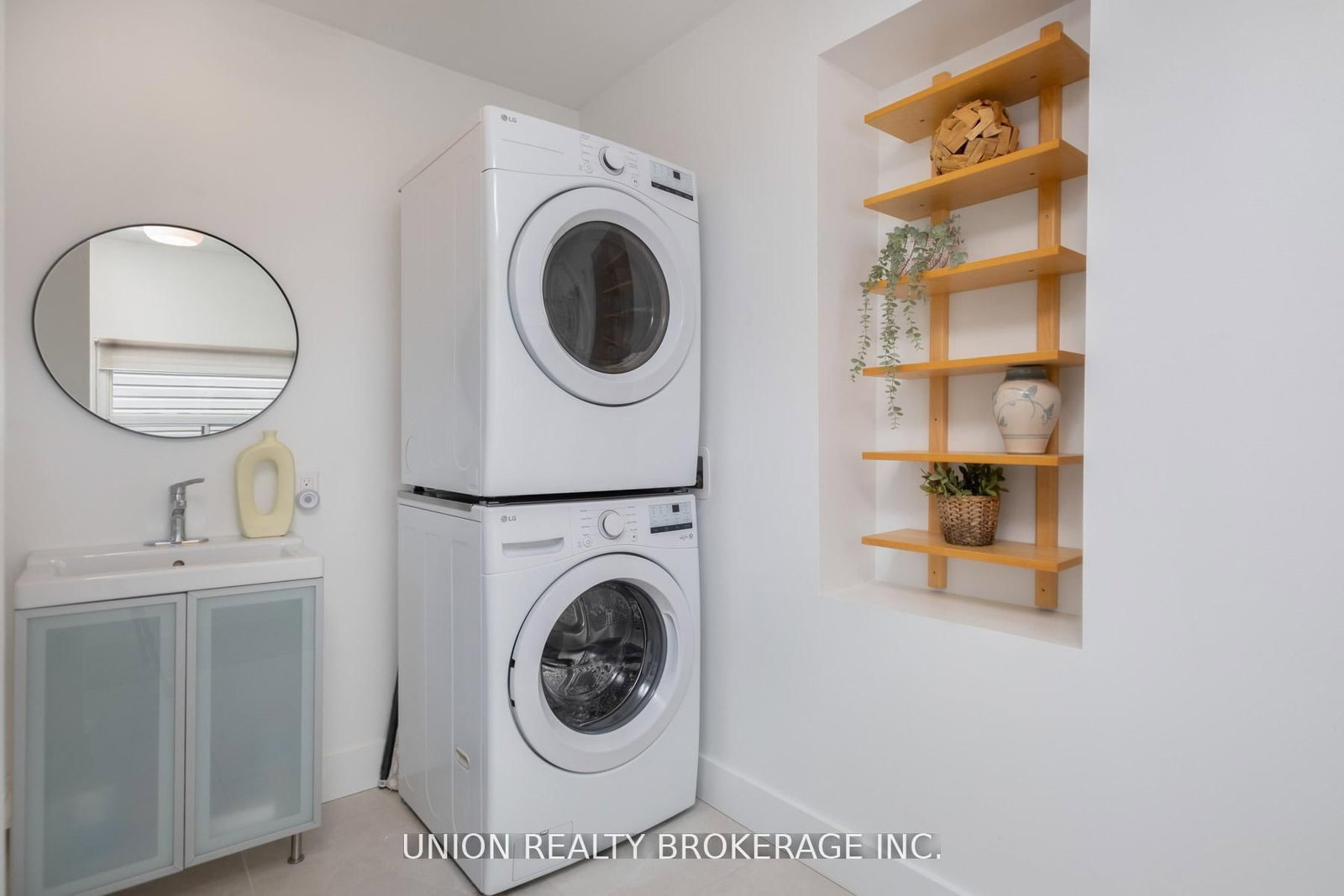 99 Hiawatha Road • Toronto, ON photo 20