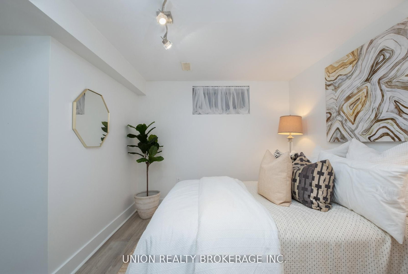 99 Hiawatha Road • Toronto, ON photo 34