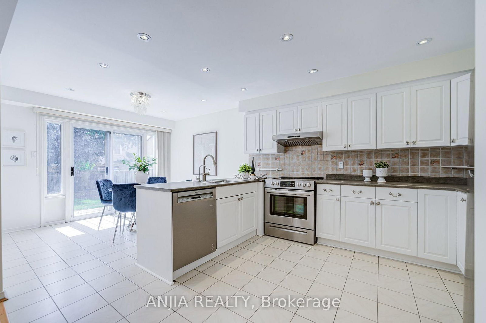 123 Chapel Park Square • Toronto, ON photo 15