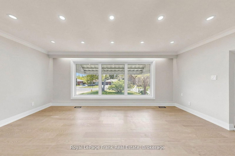 344 Rossland Road E