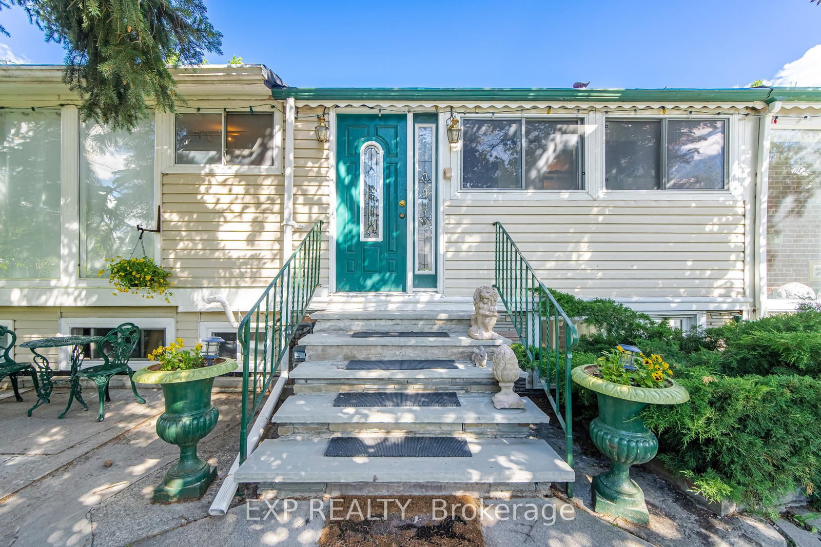 43 Ridgemoor Avenue • Toronto, ON photo 4